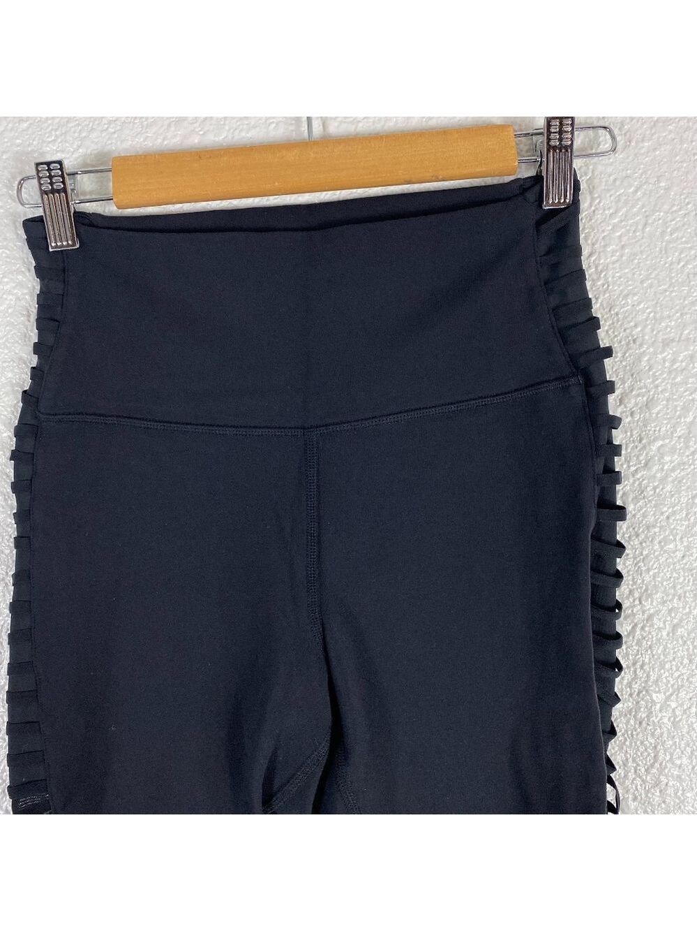 Alo Yoga Cropped Leggings Cut Outs Mesh Medium - Picture 5 of 6